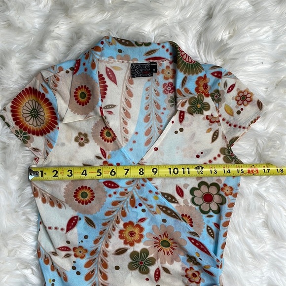 Moa Moa Sheer Faux Wrap V Neck Cap Sleeve Floral Design Top - Picture 7 of 9